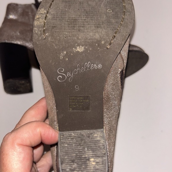 Seychelles Women Distressed Metallic Pewter Western Zip Ankle Boots sz 9 - Picture 8 of 8